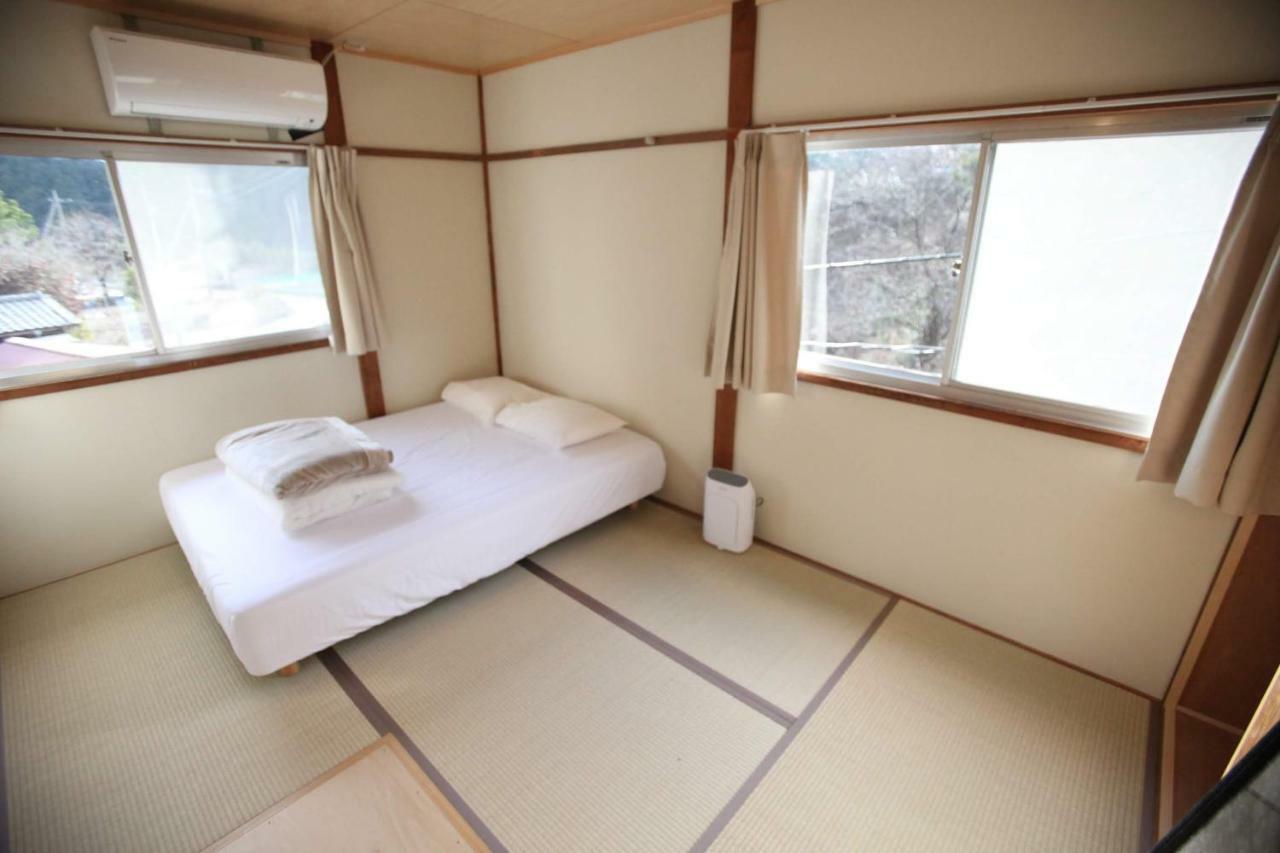 山の中の一棟貸切宿 五番地 Nambu (Yamanashi) Esterno foto